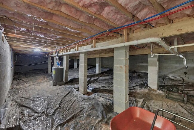 Building Photo - Charming 3-Bedroom Haven with 2 Full Baths...