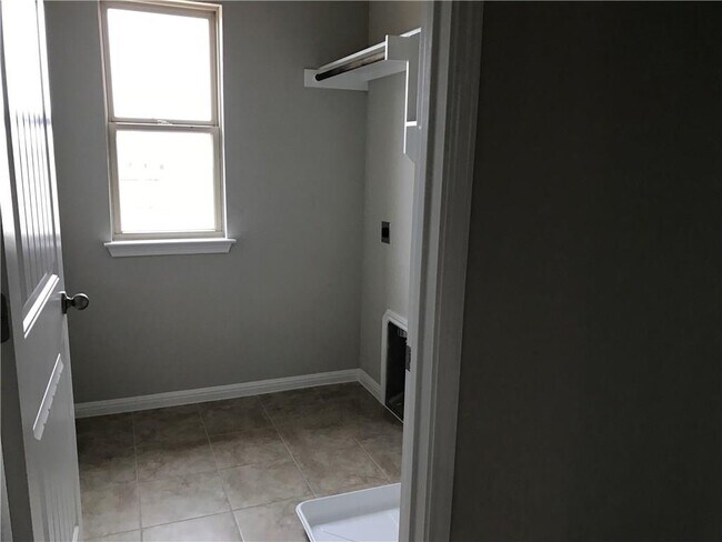 Building Photo - 801 Melda St