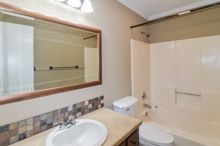 Building Photo - 6709 Woodglen Ct