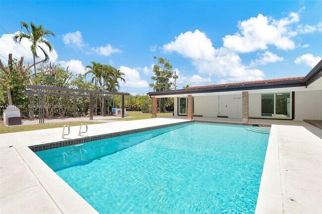 Building Photo - 7700 SW 139th Ter