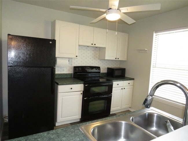 Building Photo - 4647 Bonnie Brae St