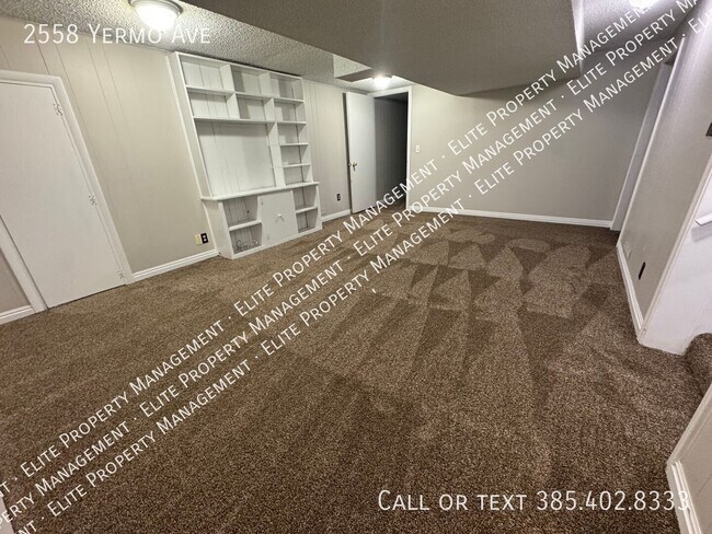 Building Photo - 2558 Yermo Ave