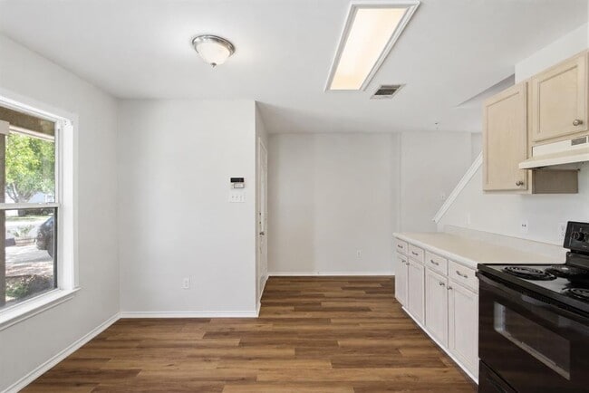 Building Photo - 10316 Garbacz Dr