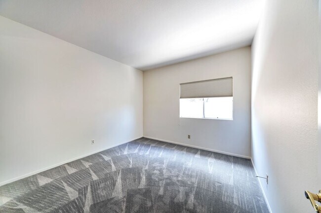 Building Photo - 3203 Montagne Way