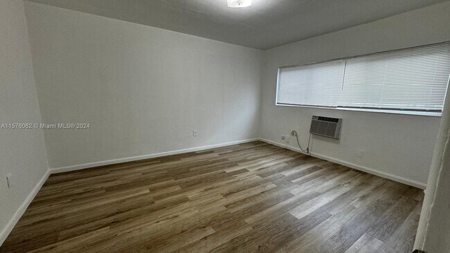 Building Photo - 1225 Marseille Dr