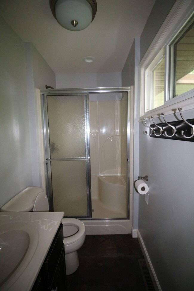 Building Photo - 133 Youngridge Dr