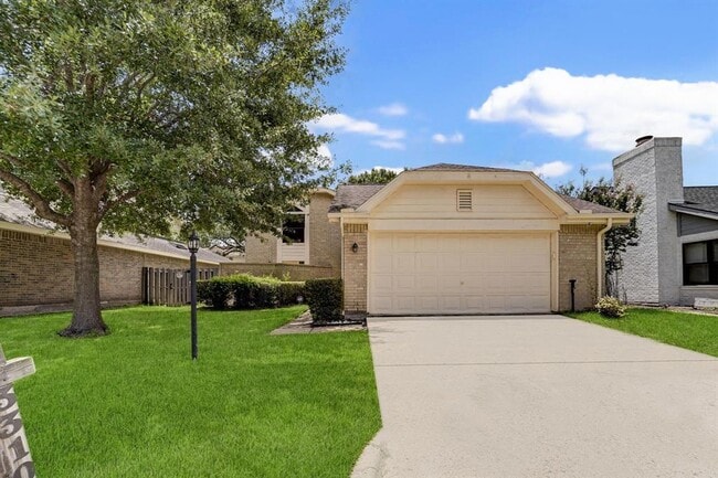 Building Photo - 3310 Meadway Dr