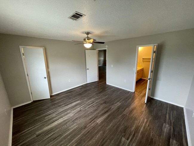 Building Photo - 1307-09 N. Arkansas duplex
