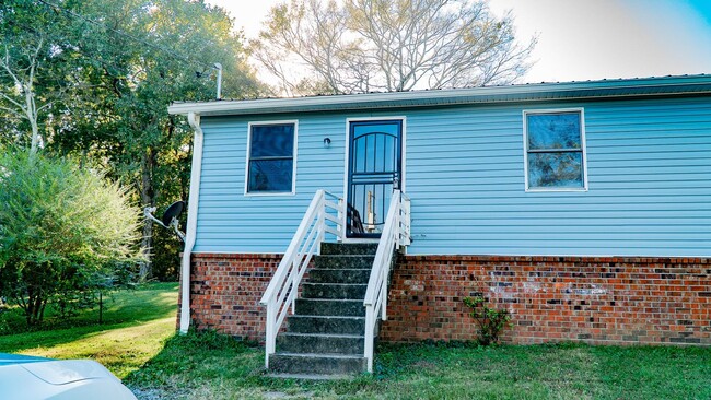 Primary Photo - 2 Bedroom, 1 Bathroom Duplex