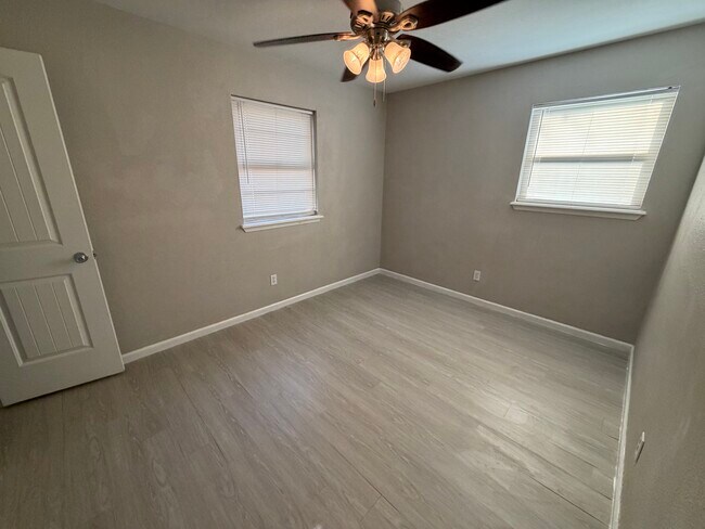 Building Photo - 5412 39th Dr