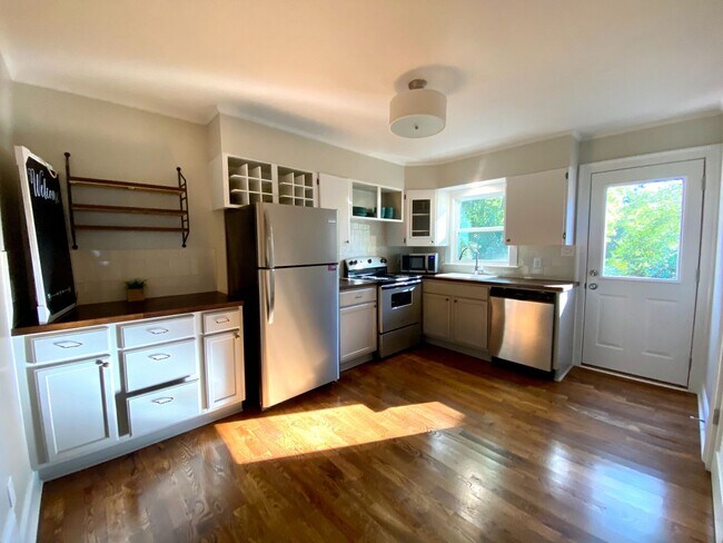 Building Photo - 595 Pinecrest Dr