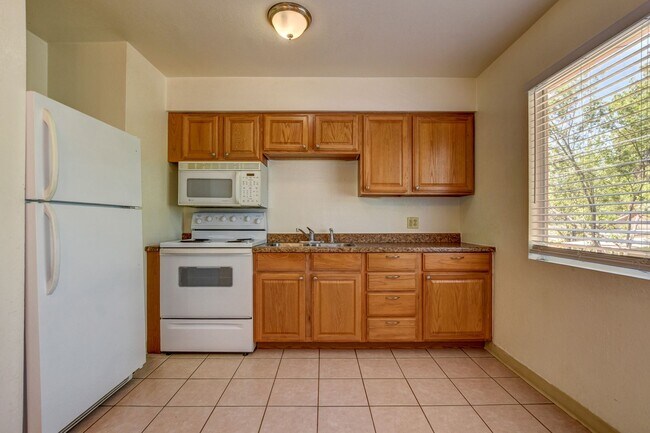 Building Photo - 278 S Hardin St