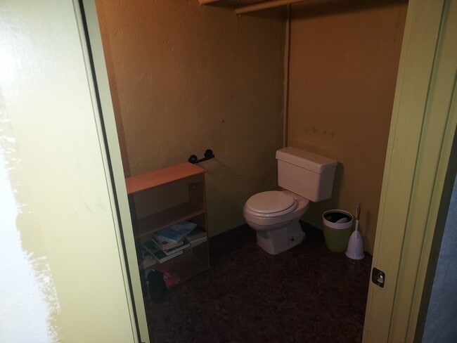 Building Photo - 143 S Spring Ave