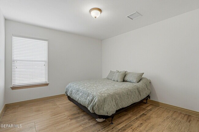 Building Photo - 12081 Silver Crown