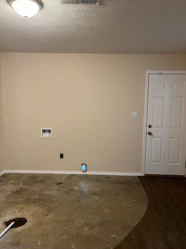 Building Photo - Make this  beautiful home yours!! Features...