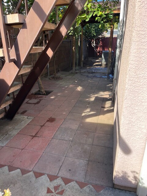 Building Photo - 6119 Greenwood Ave