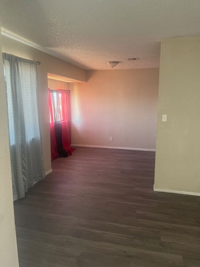 Building Photo - 2305 Exeter Dr