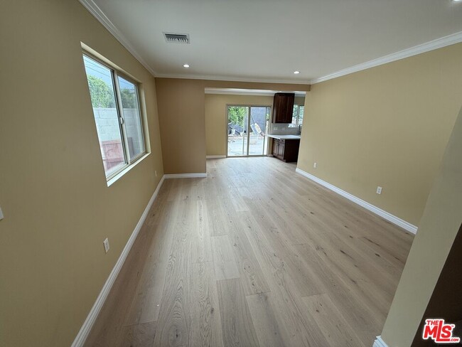 Building Photo - 5103 Longridge Ave