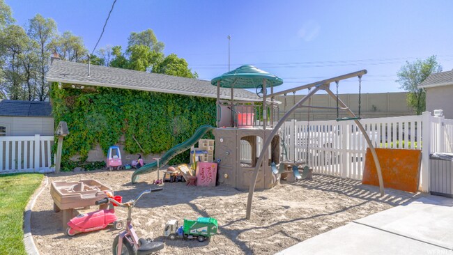 Building Photo - 1003 W 500 S