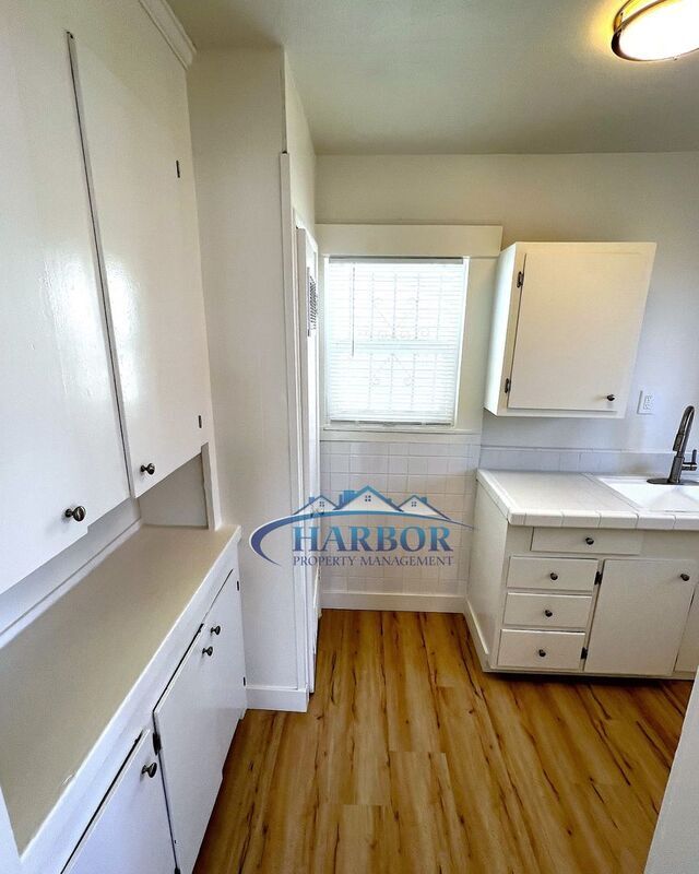 Building Photo - 1072 W 21st St