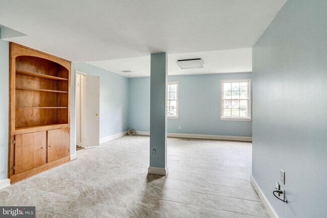 Building Photo - 5001 Ninian Ct