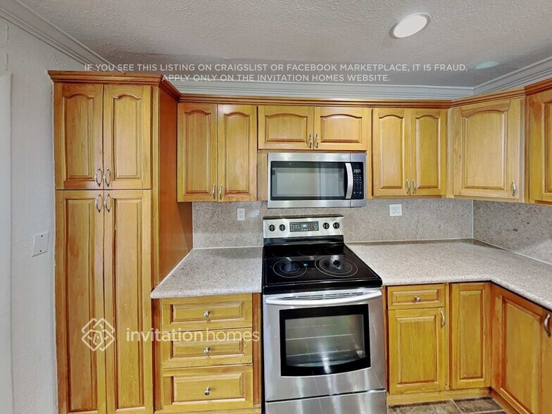 Building Photo - 3660 SW 2nd St