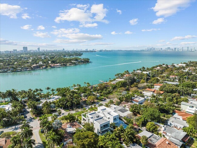 Building Photo - 1311 Bay Dr