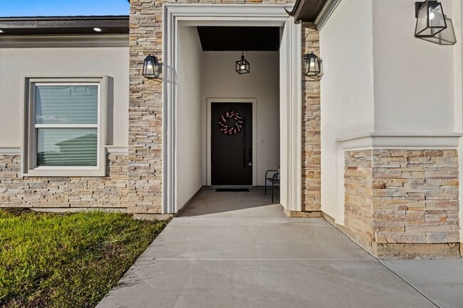 Building Photo - 7425 Lake Havasu