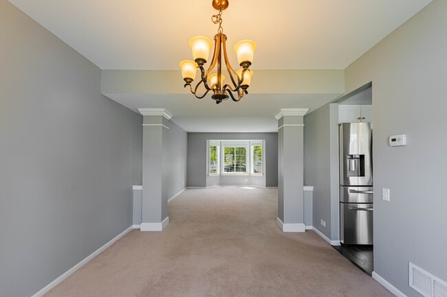 Building Photo - 1371 Braymore Cir E
