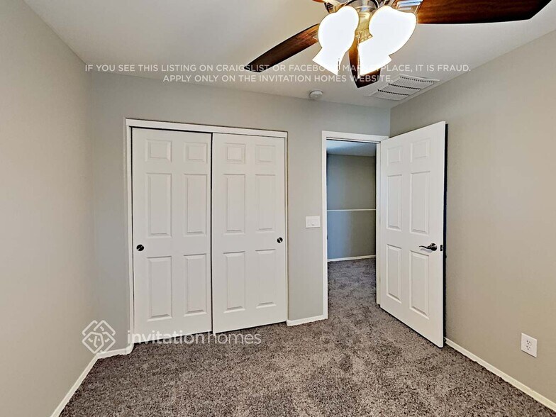 Building Photo - 225 N Sandal