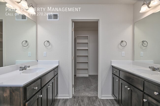 Building Photo - 3223 N 103rd Pl