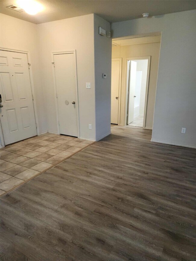 Building Photo - 803 Lovebug Ln