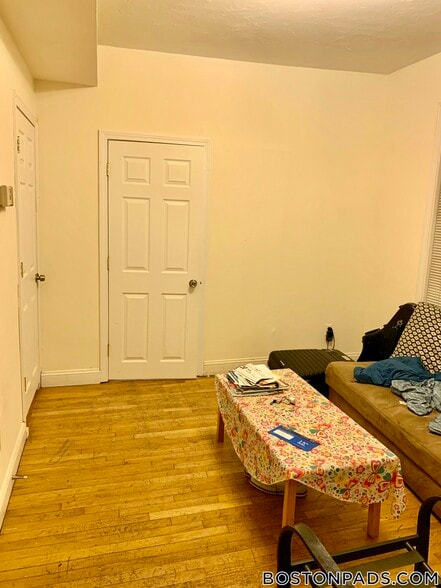 Building Photo - 733 Parker St