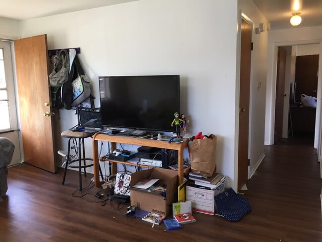 Building Photo - PRE LEASE: 3 Bed 1.5 Bath House Close To Campus!