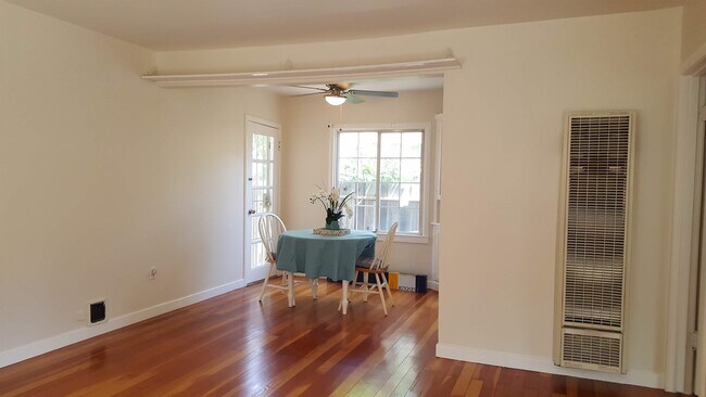 Building Photo - 627 Rose Ave