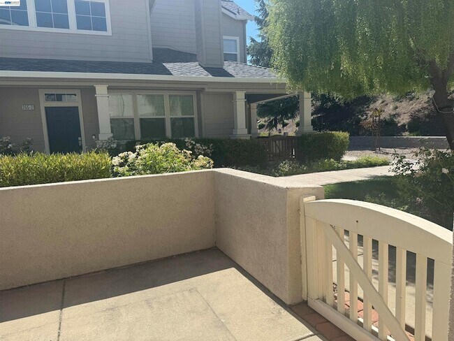 Building Photo - 3162 Golden Crest Common
