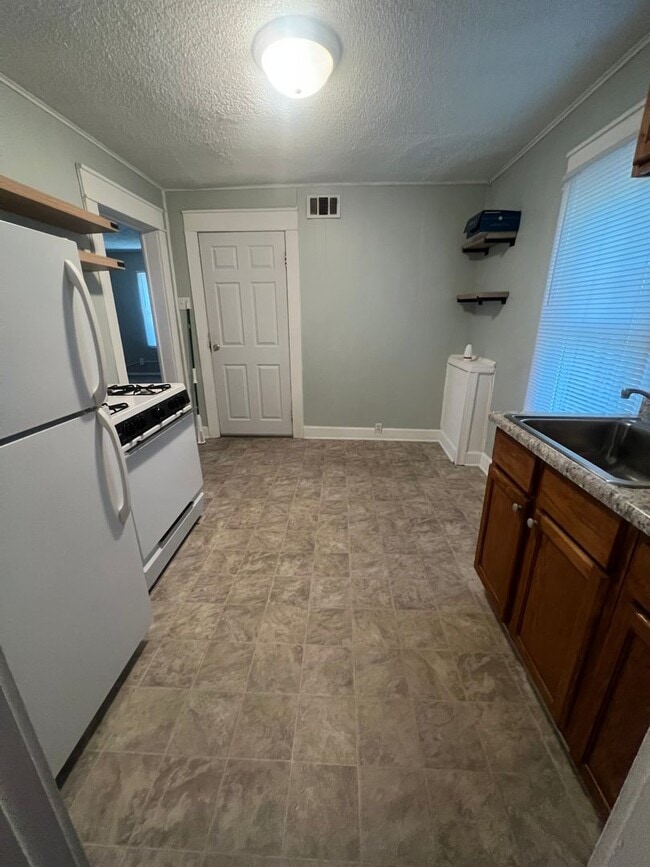 Building Photo - 2BR 1BA House for Rent