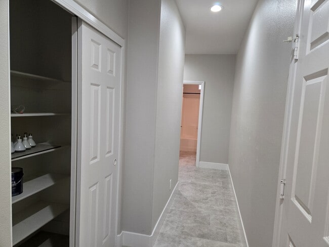 Building Photo - 993 White Glacier Ave