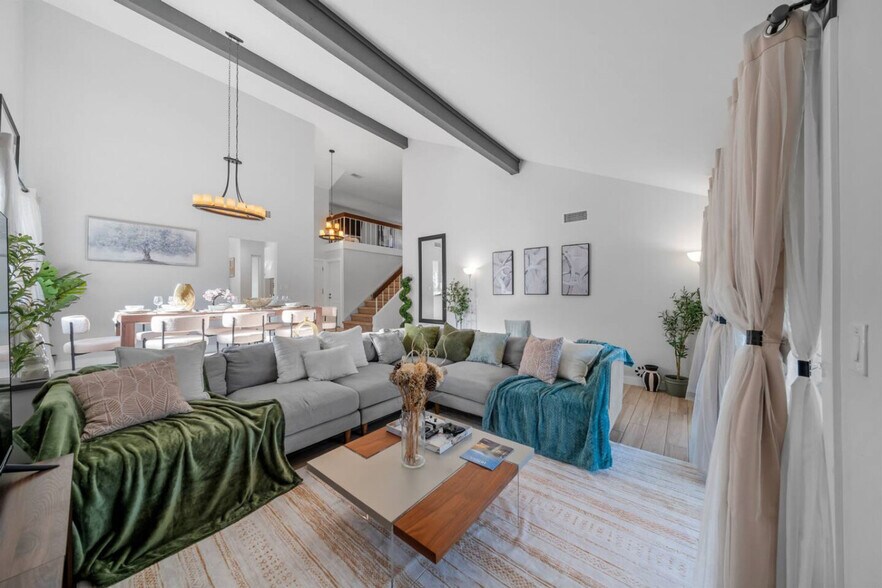 Building Photo - 9737 Benavente Pl