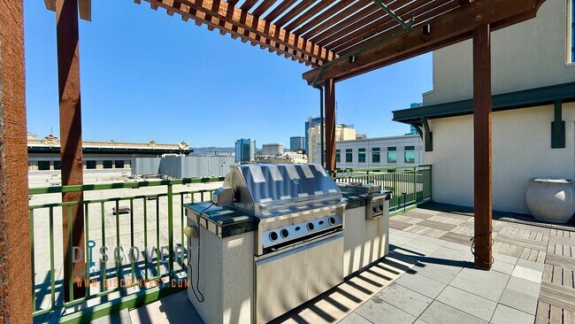 Building Photo - Large Downtown Oakland Two Bedroom Condominium at The Jade