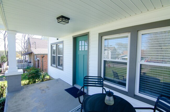 Building Photo - Quaint Single Family Home