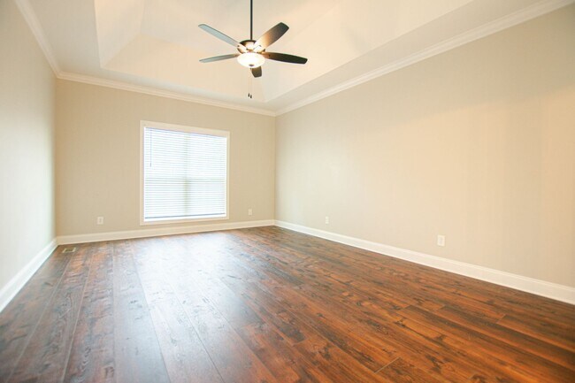 Building Photo - Pet Friendly Four Bedroom with Bonus!