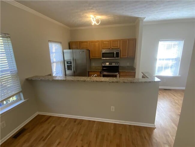 Building Photo - 27 Montgomery St SE