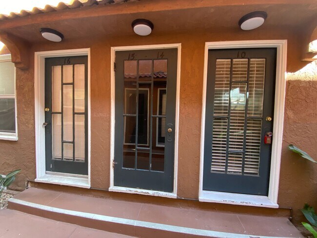 Interior Photo - 711