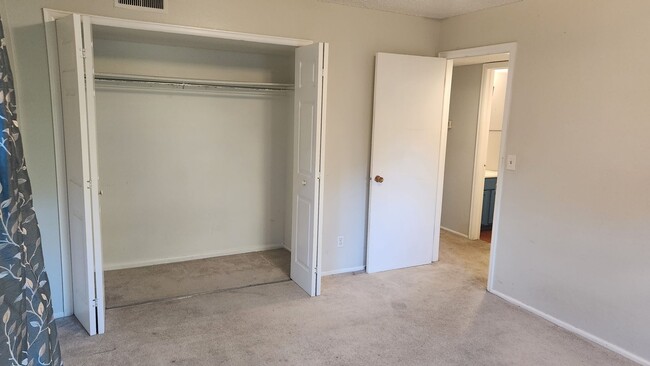 Building Photo - 2-Bed Condo in North Boulder Residential A...