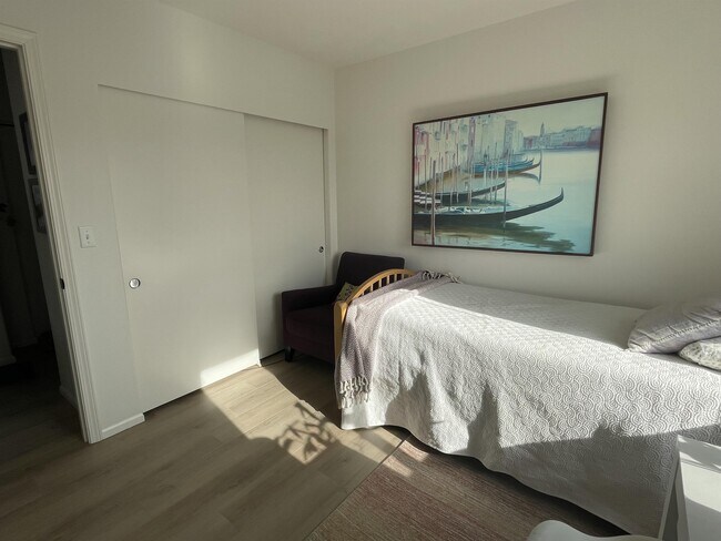 Building Photo - 1635 Hamlet Ln