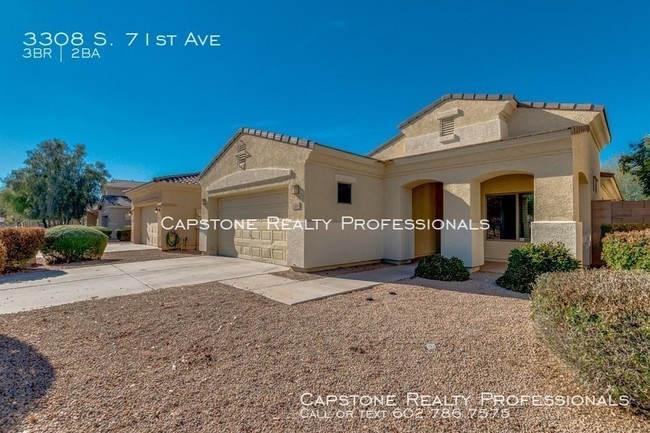 Building Photo - Gorgeous 3 Bedroom 2 Bath Home In Phoenix!