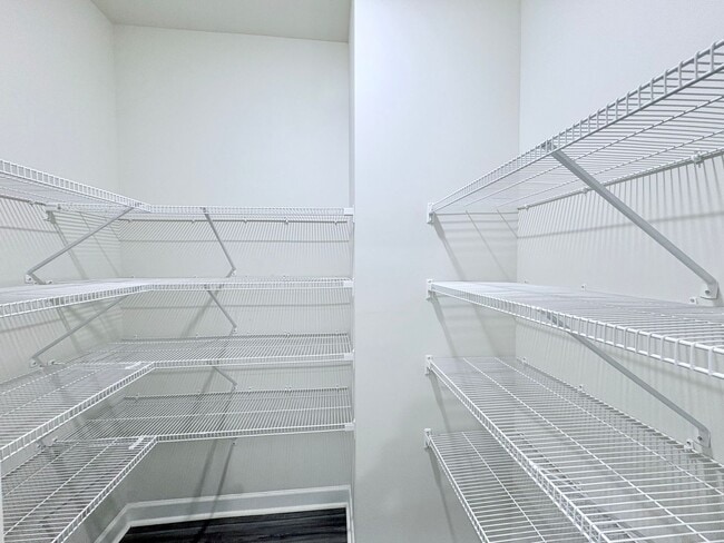 Building Photo - 220 Coulter Ct