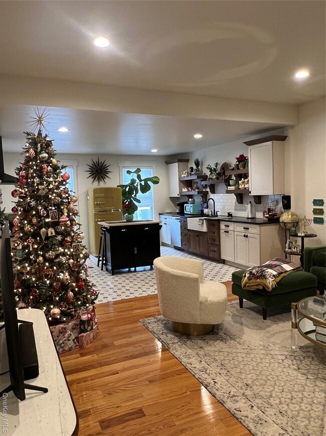 Building Photo - 103 Filors Ln