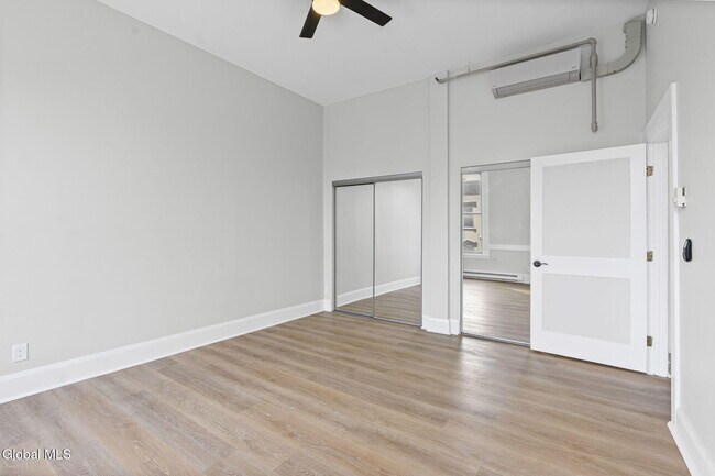 Building Photo - 5 Broadway